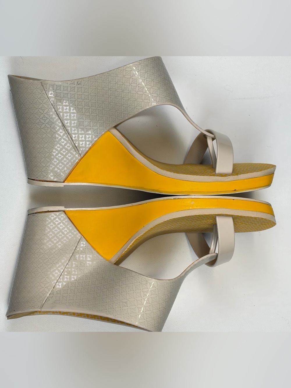 ZAXY TAUPE YELLOW JELLY TOE LOOP WEDGE SANDALS SIZE 10 - Picture 5 of 6